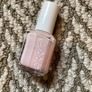 Essie “muchi, muchi”